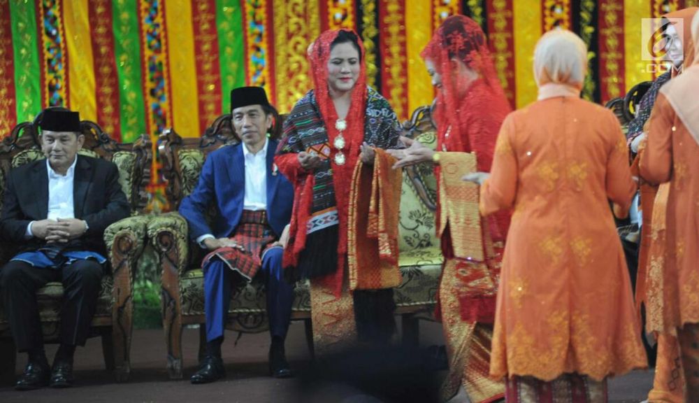 pesona Iriana di pernikahan ketiga anaknya © 2022 brilio.net