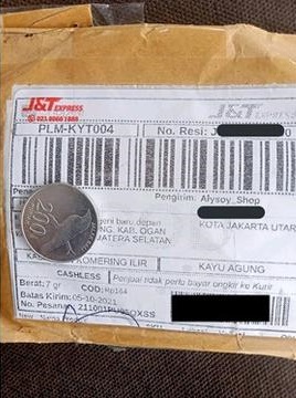 kurir terima uang COD lucu © berbagai sumber