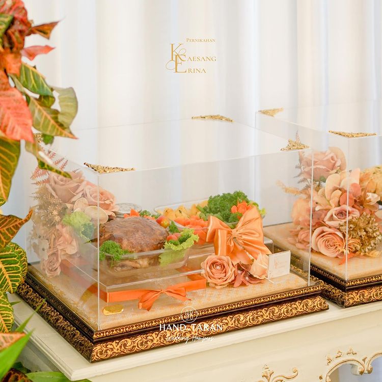 10 Hantaran makanan dari Erina Gudono untuk keluarga Kaesang saat midodareni, serba elegan