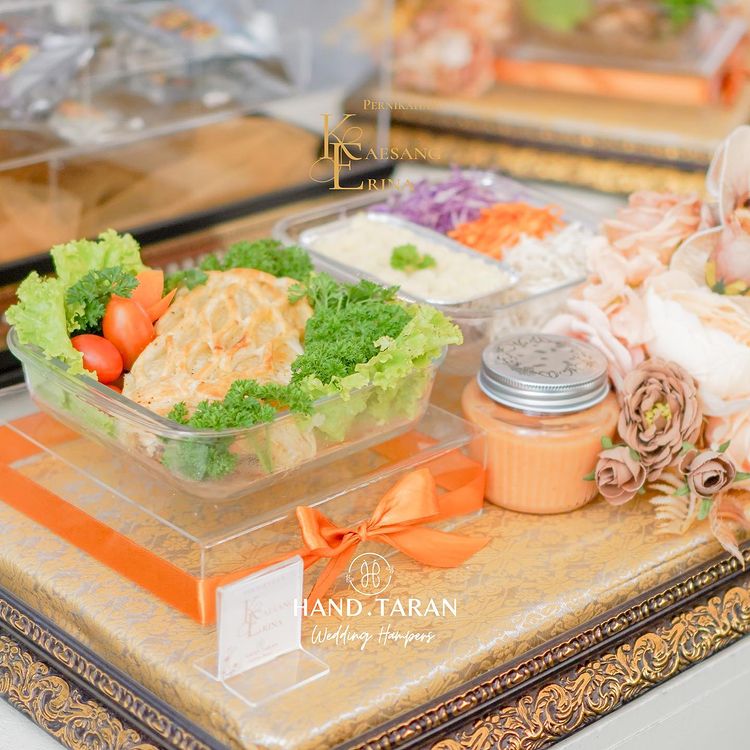 10 Hantaran makanan dari Erina Gudono untuk keluarga Kaesang saat midodareni, serba elegan