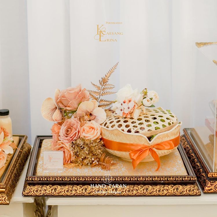 10 Hantaran makanan dari Erina Gudono untuk keluarga Kaesang saat midodareni, serba elegan