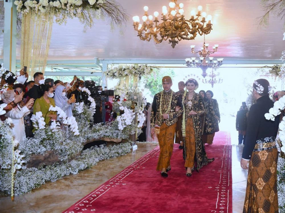 beda penampilan erina gudono dari pengajian  © berbagai sumber beda penampilan erina gudono dari pengajian  © berbagai sumber