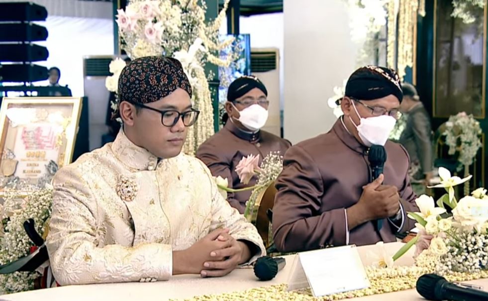 Penampilan keluarga Erina Gudono Youtube.com Penampilan keluarga Erina Gudono Youtube.com