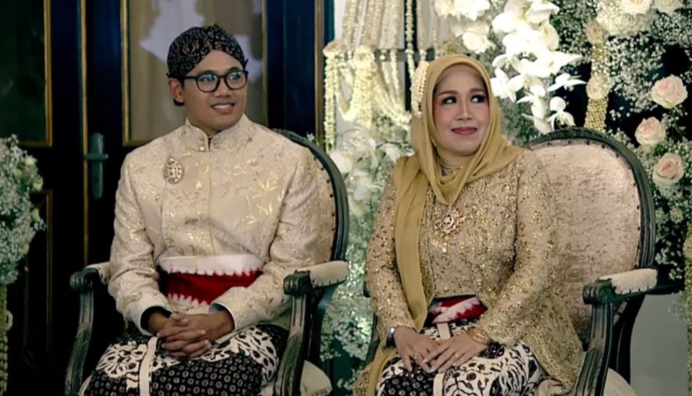 Penampilan keluarga Erina Gudono Youtube.com