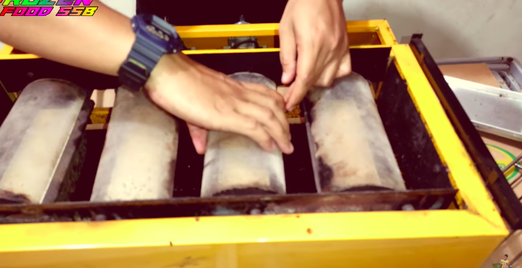 Tanpa air, begini cara bersihkan alat panggang sosis agar kinclong seperti baru