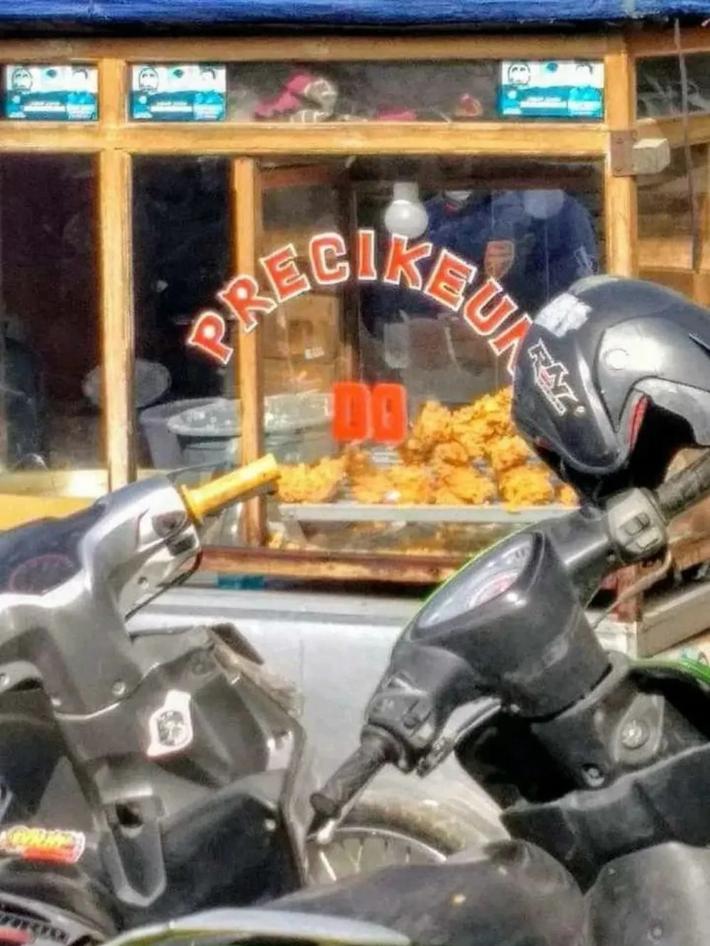 tulisan di gerobak jualan bikin mikir dua kali © berbagai sumber