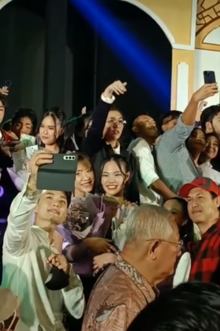 momen kebersamaan Lee Jeong Hoon dan Irwan Chandra © berbagai sumber momen kebersamaan Lee Jeong Hoon dan Irwan Chandra © berbagai sumber