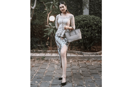 gaya Anya Geraldine saat kondangan © 2022 brilio.net