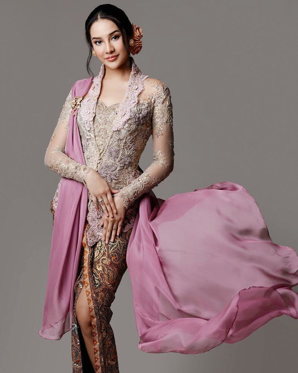 gaya Anya Geraldine saat kondangan © 2022 brilio.net