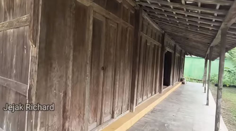 penampakan rumah masa kecil Jokowi © 2022 You Tube penampakan rumah masa kecil Jokowi © 2022 You Tube