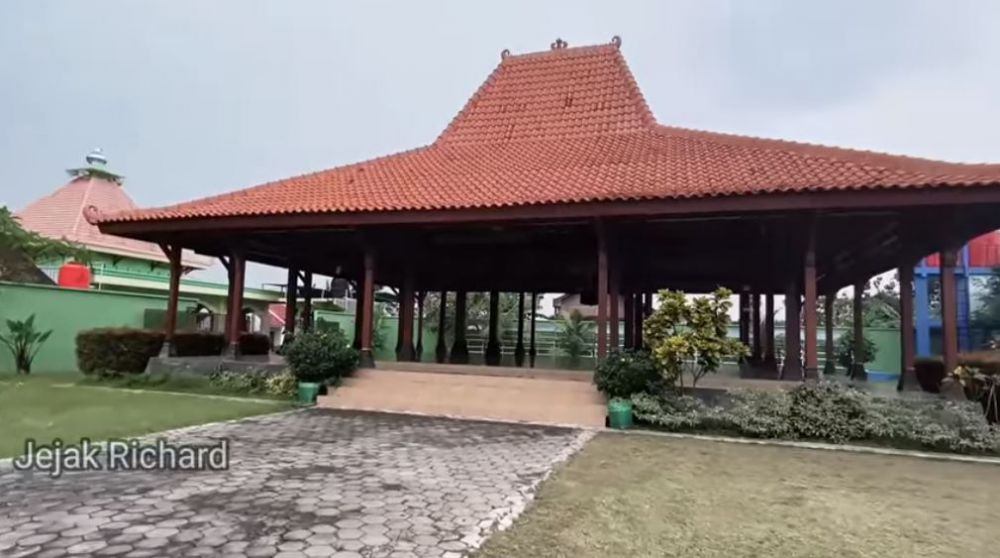 Terlihat utuh tapi tak dihuni, ini 9 penampakan rumah masa kecil Jokowi yang berusia 1 abad