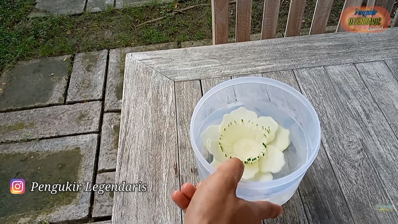 Trik menyimpan garnish untuk tumpeng, tetap segar dan cantik hingga 1 minggu