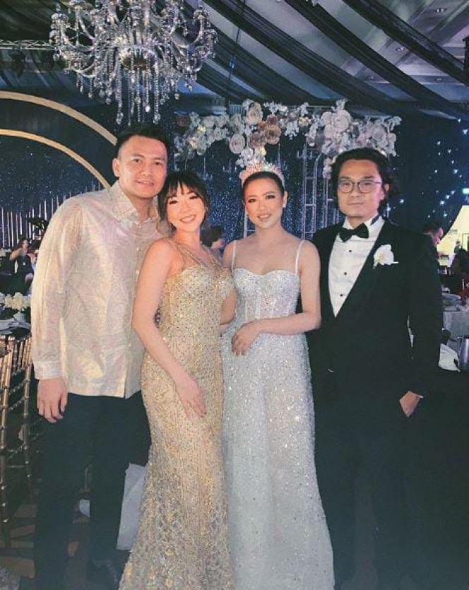 gaun seleb tuai kritik saat kondangan © instagram