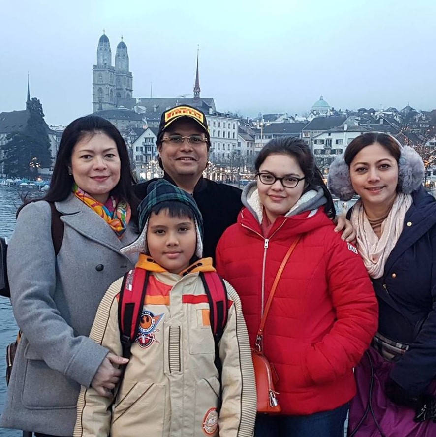 Cut keke dan istri pertama Berbagai sumber Cut keke dan istri pertama Berbagai sumber