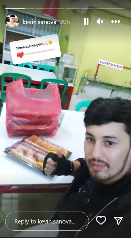 Kevin Sanova Anak Langit jualan roti keliling © berbagai sumber Kevin Sanova Anak Langit jualan roti keliling © berbagai sumber