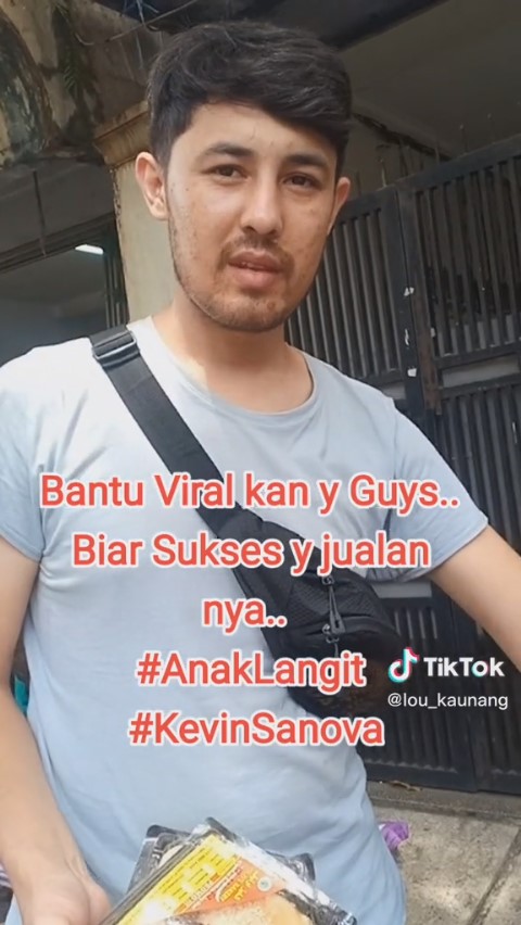 Kevin Sanova Anak Langit jualan roti keliling © berbagai sumber Kevin Sanova Anak Langit jualan roti keliling © berbagai sumber