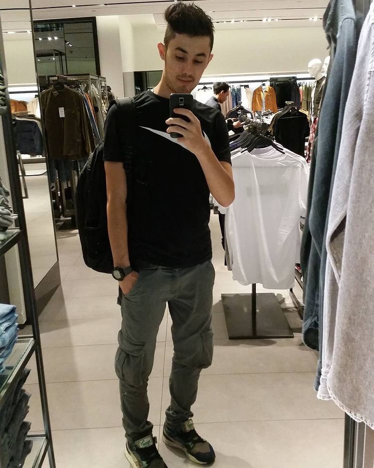 Kevin Sanova Anak Langit jualan roti keliling © berbagai sumber