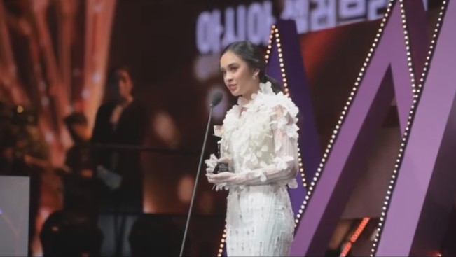 Lyodra tampil di Asia Artis Awards © berbagai sumber