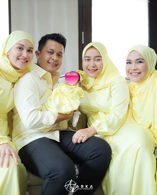 akikah ponakan Ayu Ting Ting © berbagai sumber