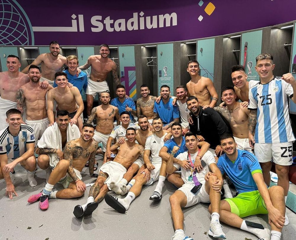 Momen emosional Lisandro Martinez usai kemenangan Argentina ke final, ajak ibu bertemu Messi