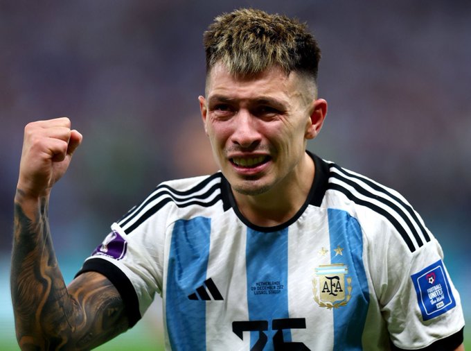 Momen emosional Lisandro Martinez usai kemenangan Argentina ke final, ajak ibu bertemu Messi