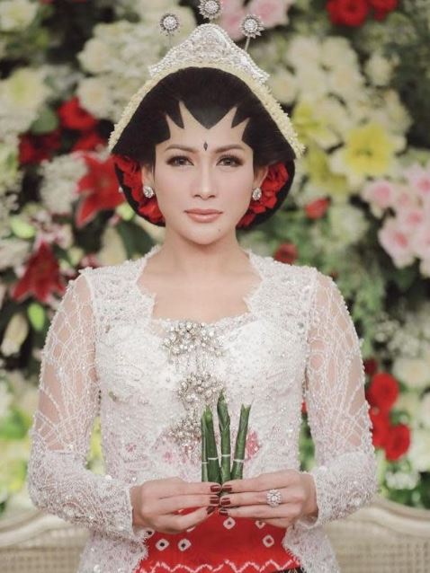 seleb ini gunakan adat panggih © 2022 brilio.net seleb ini gunakan adat panggih © 2022 brilio.net