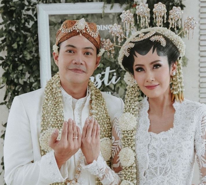 seleb ini gunakan adat panggih © 2022 brilio.net seleb ini gunakan adat panggih © 2022 brilio.net