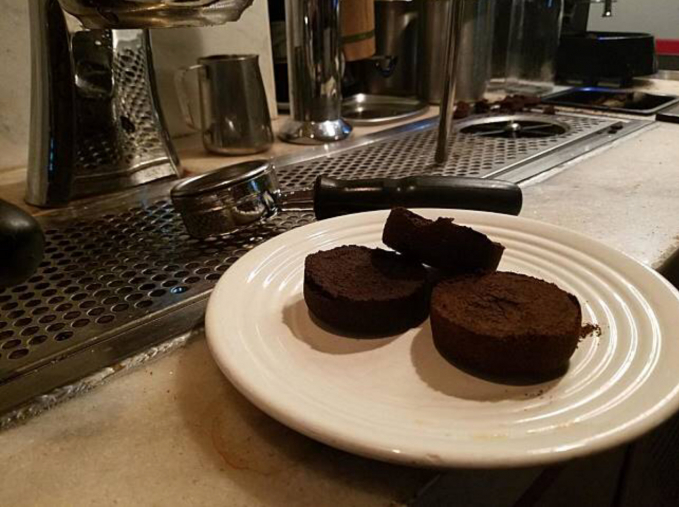 benda di atas piring © berbagai sumber benda di atas piring © berbagai sumber