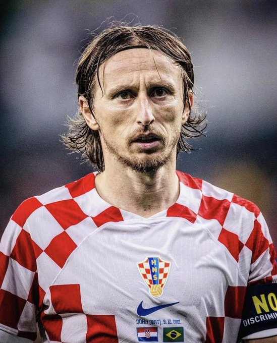 Momen penghormatan Luka Modric, maestro sepak bola ini dapat aplaus satu stadion meski kalah