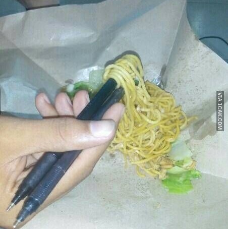 cara praktis makan mi instan © berbagai sumber