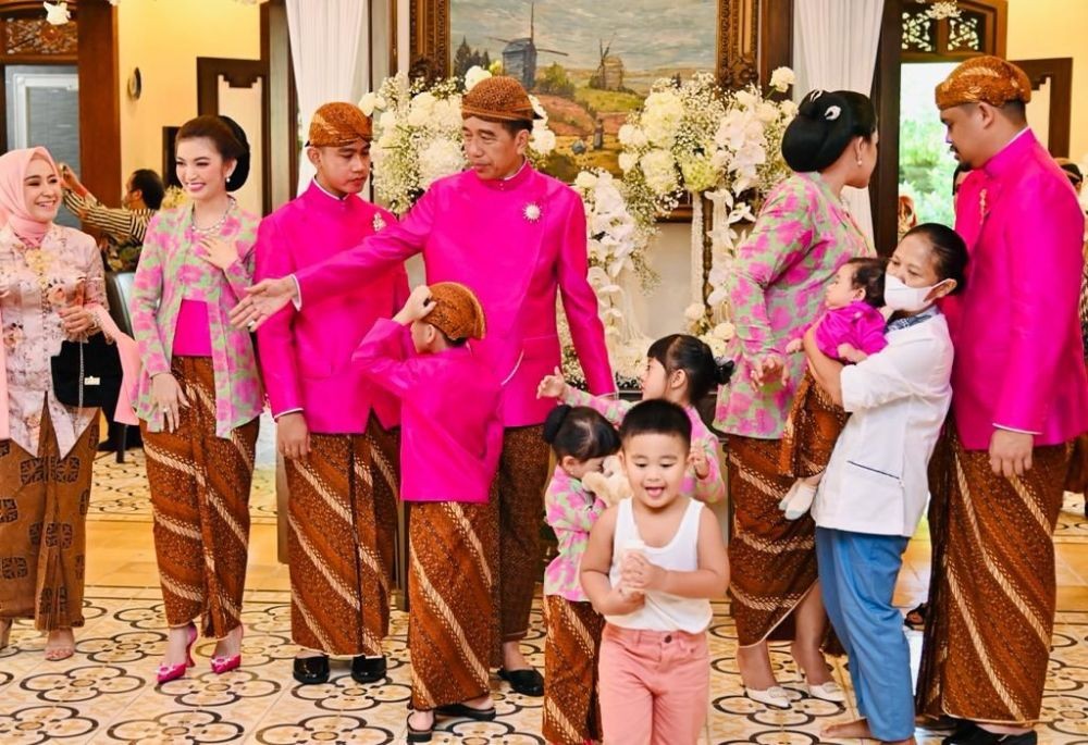 9 Gaya santuy Nahyan cucu Jokowi di pernikahan Kaesang-Erina, bikin warganet ikut gemas