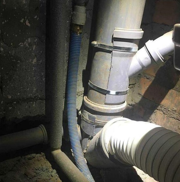 Pipa absurd Berbagai sumber Pipa absurd Berbagai sumber