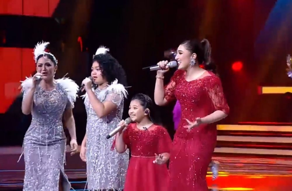 Debut jadi penyanyi cilik, ini 9 momen Amora Lemos duet bareng Krisdayanti di atas panggung