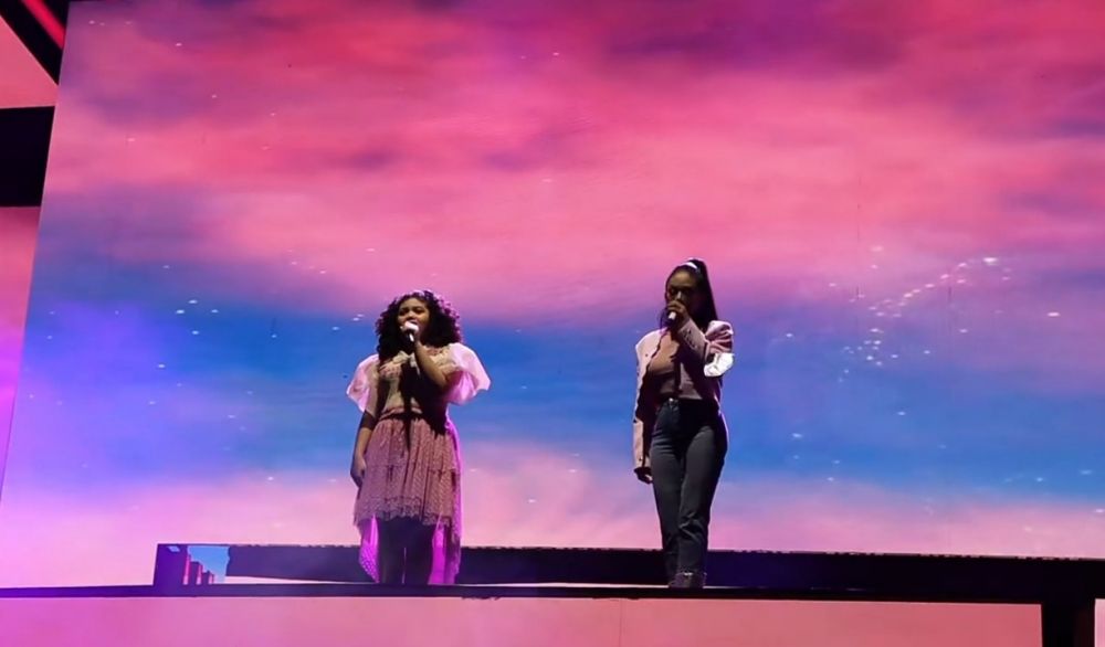 Debut jadi penyanyi cilik, ini 9 momen Amora Lemos duet bareng Krisdayanti di atas panggung