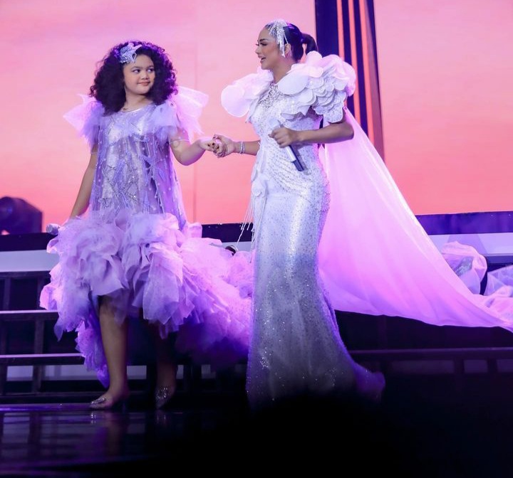 Amora Lemos duet bareng Krisdayanti di atas panggung © 2022 brilio.net