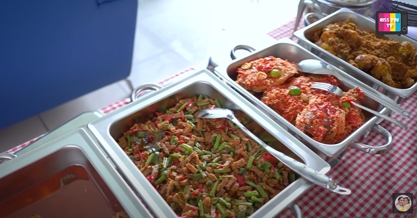 10 Hidangan di akikah keponakan Ayu Ting Ting, menu merakyat tapi rasa nikmat