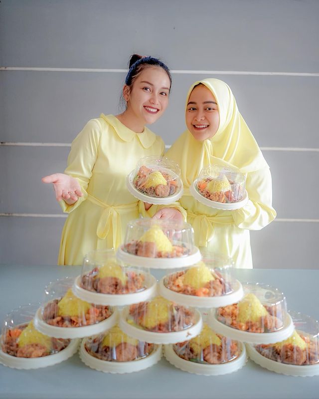 10 Hidangan di akikah keponakan Ayu Ting Ting, menu merakyat tapi rasa nikmat