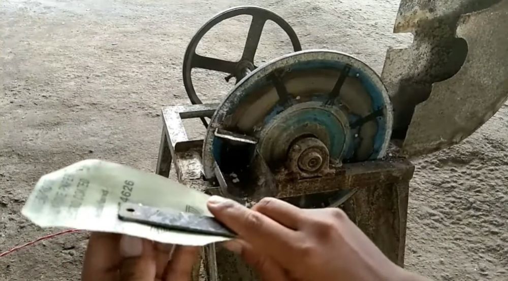 Tanpa perlu dibongkar, begini cara mengasah mata pisau mesin pemotong keripik