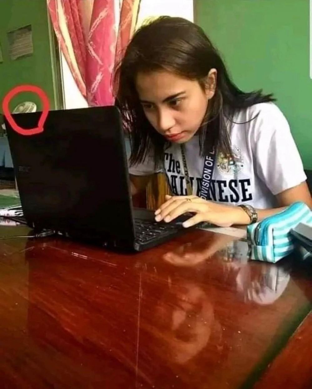 jangan salah fokus ke lingkaran merah © berbagai sumber