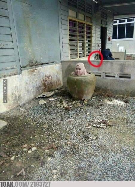 jangan salah fokus ke lingkaran merah © berbagai sumber