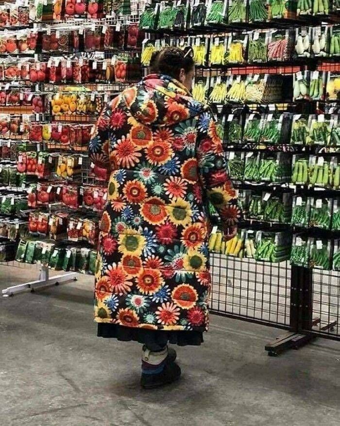 orang difoto dari belakang saling melengkapi © berbagai sumber orang difoto dari belakang saling melengkapi © berbagai sumber