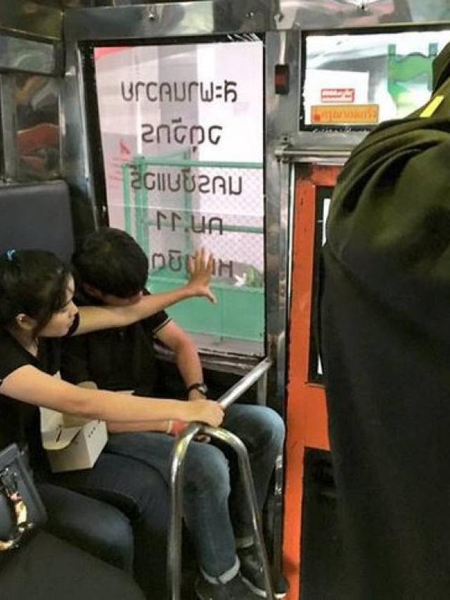 orang pacaran di tempat umum © berbagai sumber