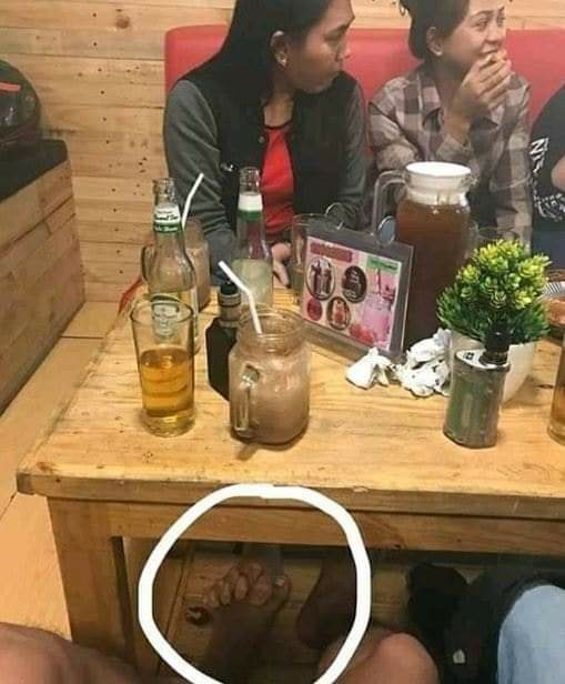 orang pacaran di tempat umum © berbagai sumber