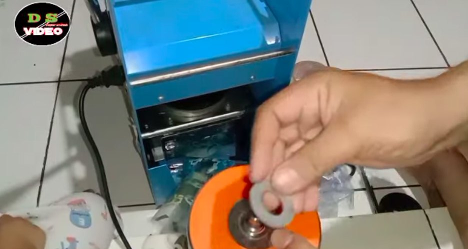 Wajib tahu, ini cara mengganti plastik cup sealer agar nggak terbalik