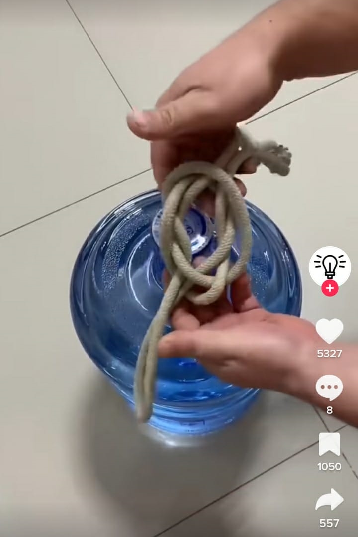 7 Cara mudah bikin tali simpul untuk bantu angkat galon, kuat dan antijatuh