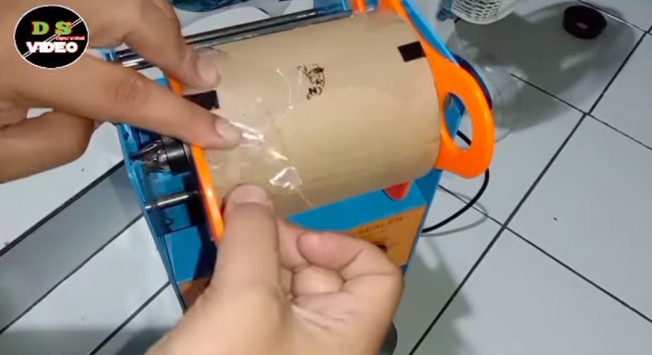 Wajib tahu, ini cara mengganti plastik cup sealer agar nggak terbalik