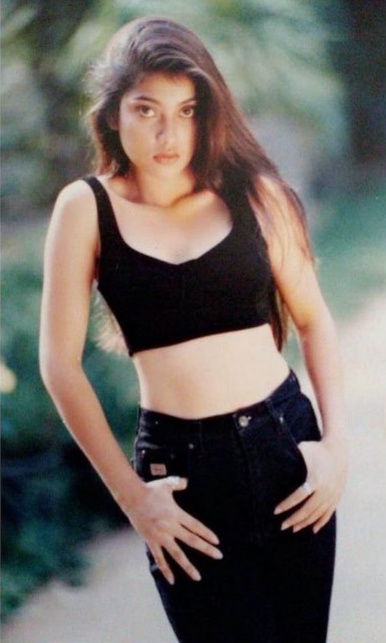 Transformasi Sarah Azhari istimewa