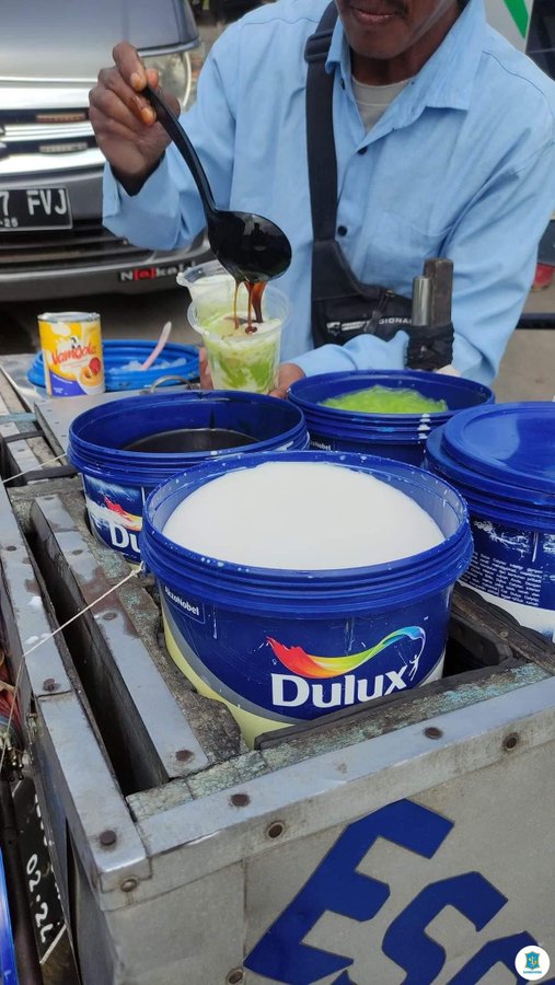 peralatan nggak biasa dipakai jualan © berbagai sumber