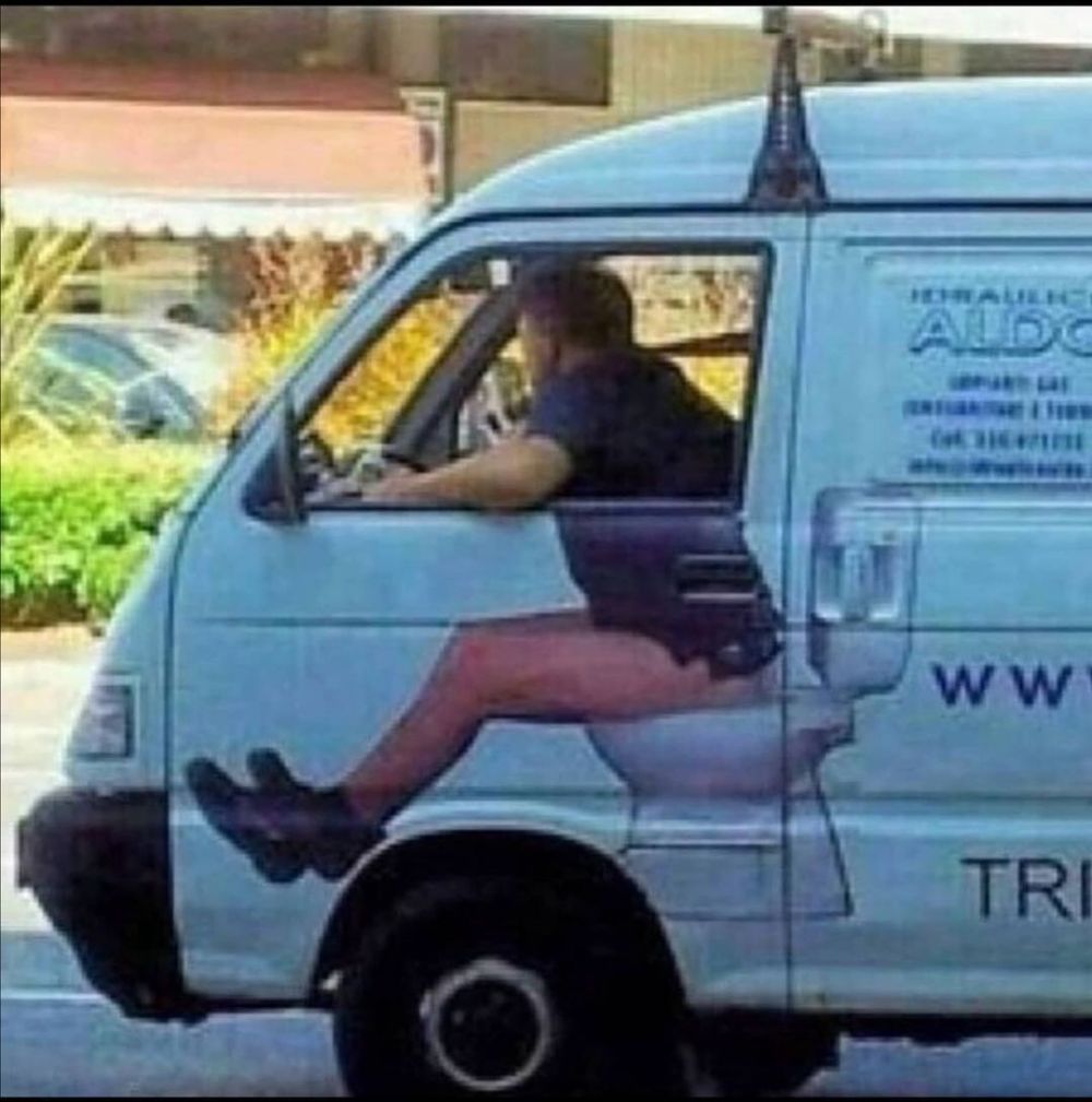 momen pas orang dan mobil © berbagai sumber