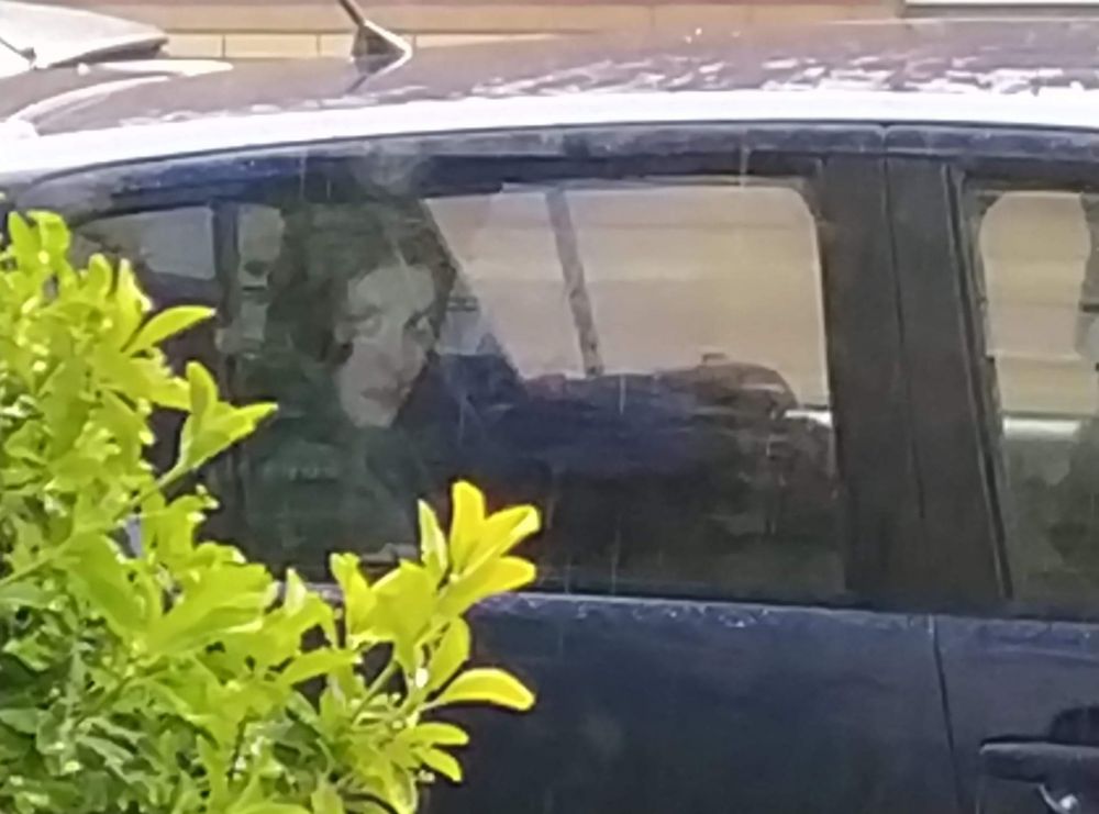 momen pas orang dan mobil © berbagai sumber